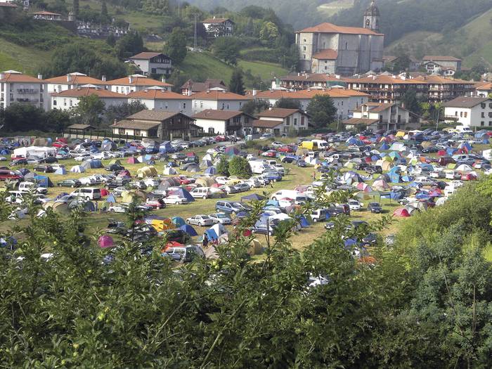 Sanferminetan herrikoei ekitaldi berezirik ez antolatzea eta kanpotarrei ez etortzea eskatu die Lesakako Udalak