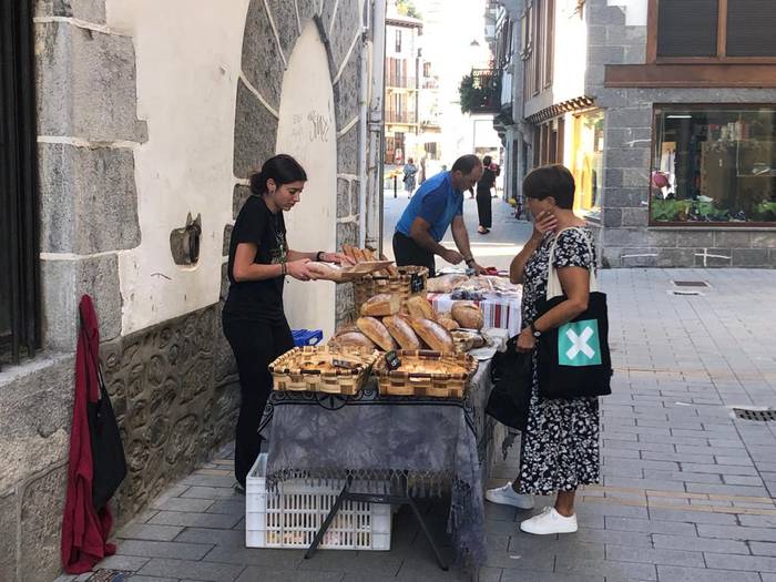 Bertako artisauen produktuekin merkatu ttikia izanen dute otsaileko azken larunbatean Lesakan