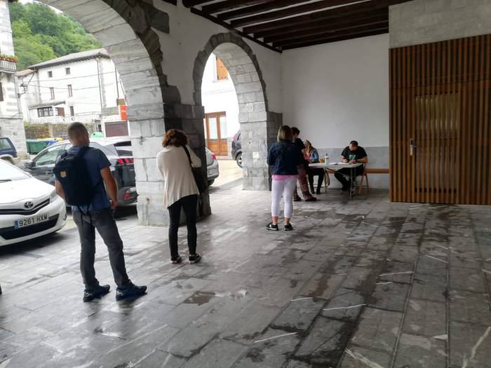 Goizuetako Udalak eskainitako 300 erosketa txartelak saldu dituzte