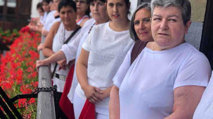 Txupinazoarekin hasiera eman diote Lesakako sanferminei