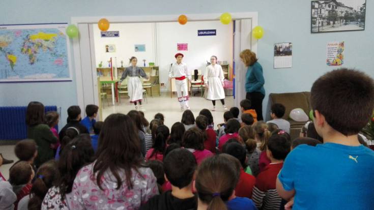 Liburutegia handitu dute Lesakako Irain eskola publikoan