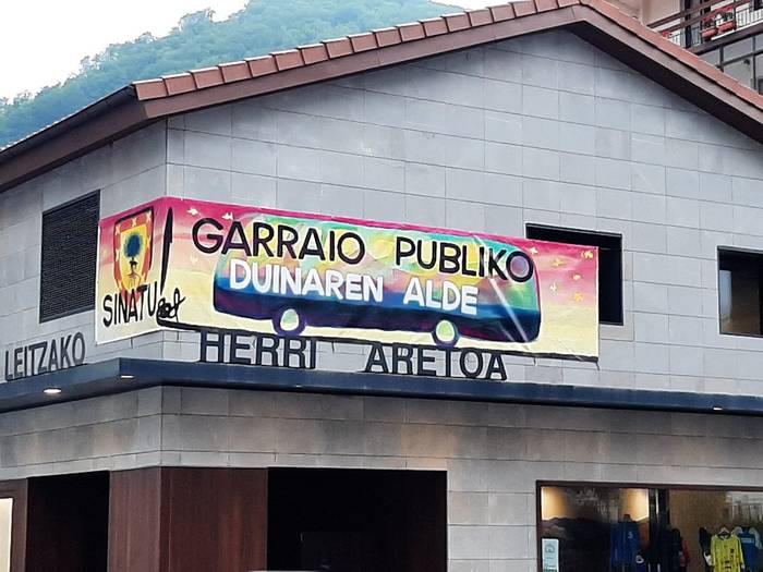 Leitzako garraio publikoaren aldeko sinadura bilketa martxan da