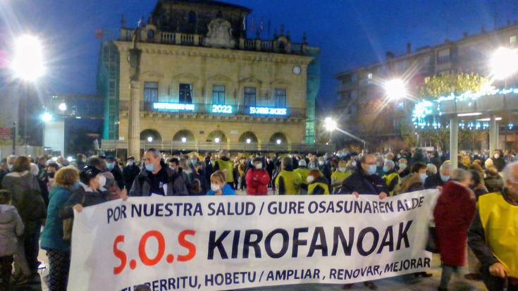 Bidasoko Ospitalean ebakuntza gelak ez ixteko eskatu zuten ehunka lagunek larunbatean