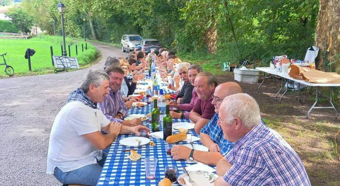 Oharrizko bestak ospatu dituzte asteburuan