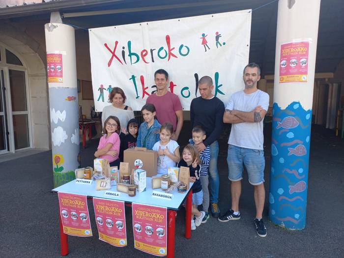 Xiberoko Ikastolek Eguberrietako saskiak salgai jarri dituzte azaroaren 27ra arte