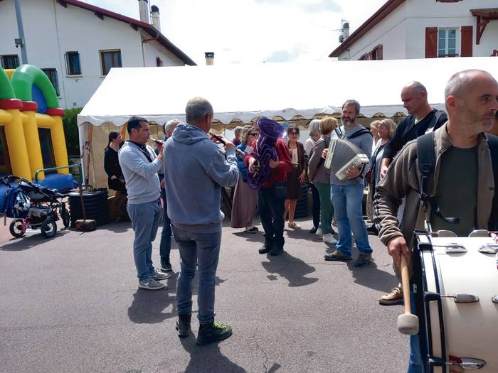 Bildotsaren Eguna maiatzaren lehen iganderako prest dute Senperen