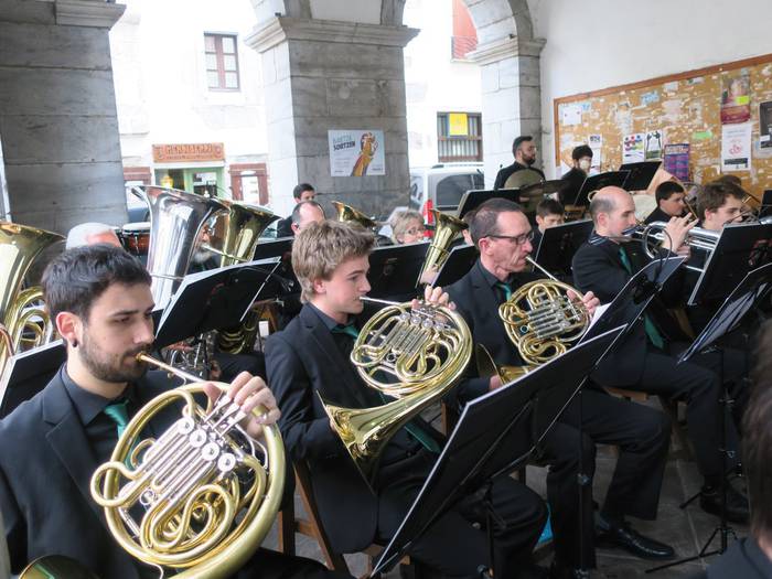 Lesakako musika taldeak kalejiran ibiliko dira ortziralean eta larunbatean