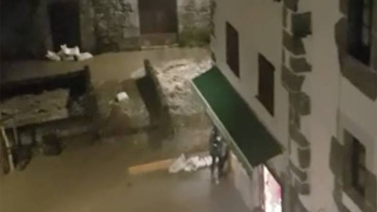 Onin errekak atzo arratsean gainezka egin zuen Lesakan