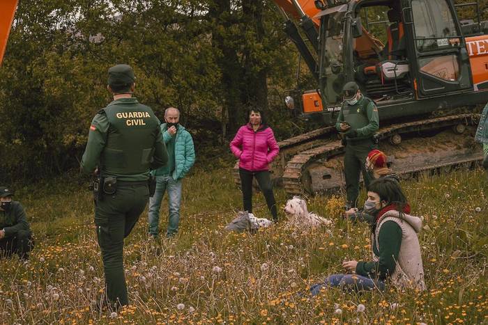 600 euroko isuna jaso dute bi kazetarik Aroztegiko protestetan polizien irudiak erakusteagatik