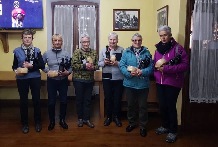 Arkupeak elkarteko etxalartarren arteko mus eta partxis saioak egin dituzte