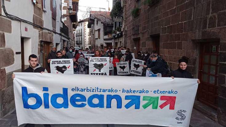 Euskal presoen aurkako salbuespen politikak guziz baztertzeko mobilizazioen beharra azpimarratu zuten urtarrilaren 8an