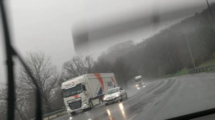Etxetik lanera eta lanetik etxera, egunero N-121-A eta N-121-B errepideen ziurgabetasunean