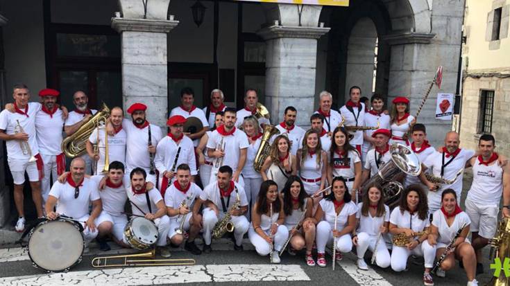 San Fermin  bezperako danborrada eta dantza jaialdia iruditan