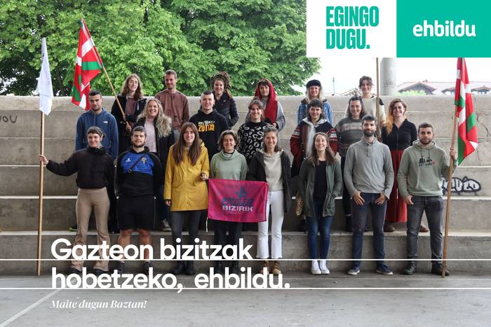 EH Bilduren aldeko gazte argazkia egin dute Baztanen