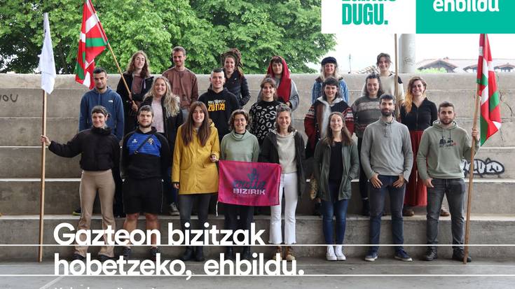 EH Bilduren aldeko gazte argazkia egin dute Baztanen