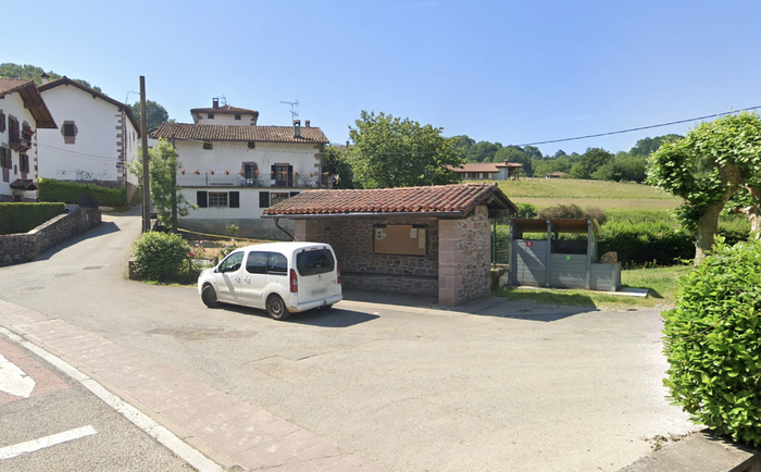 Ohiko bus geltokia izanen da berriz ere Arraiozen gaurtik aitzinera