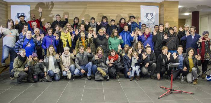 Herri galdeketaren alde 1.183 sinadura bildu ditu Eman Bortzekoa elkarteak Bortzirietan
