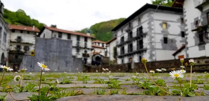 '... eta plaza larre bihurtu zen' dokumentala dagoeneko salgai paratu dute