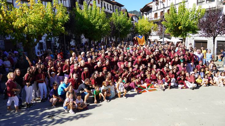 [ARGAZKIAK] Xics de Granollers casteller taldeak emanaldi ikusgarriak eskaini ditu Lesakan eta Igantzin