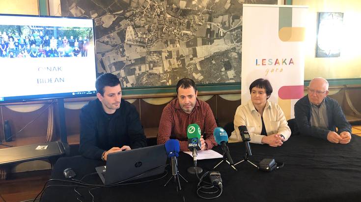 ‘Oinak bidean’ Lesakako bertsolaritzaren ibilbidea estreinatuko dute igandean Lesakan