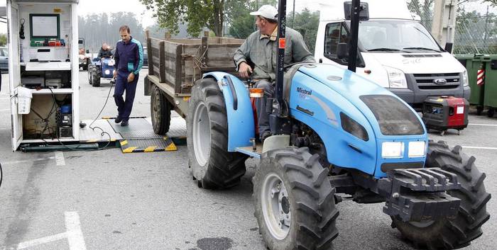 Nekazaritzako ibilgailuen azterketa teknikoa azaroaren 25ean Etxalarko herriko frontoian