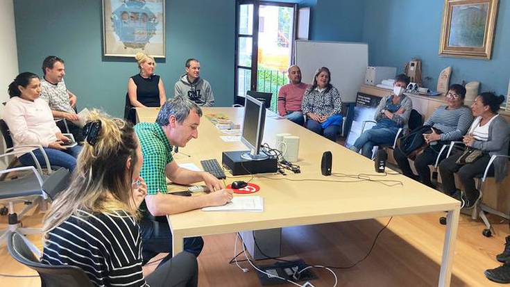 Kanpotik herrira bizitzera etorritako herritarrei harrera egin zieten Beran