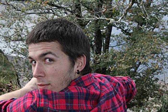 «Urteak daramatzat uda osoan lan egin eta urtea pasatzeko aurrezten»