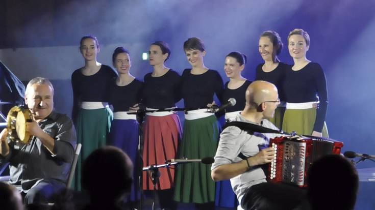 'Korrontziren nafar loreak' urriaren 5ean ikusgai eta entzungai izanen dira Zugarramurdiko lezean