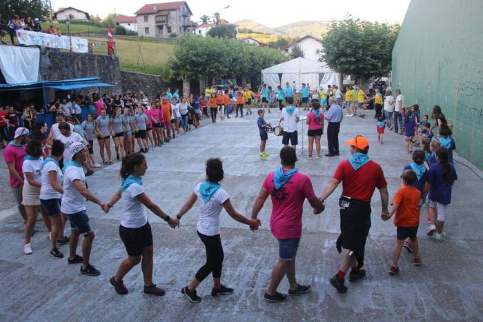 Aresoko festa batzordeko bilera deitu dute maiatzaren 2an