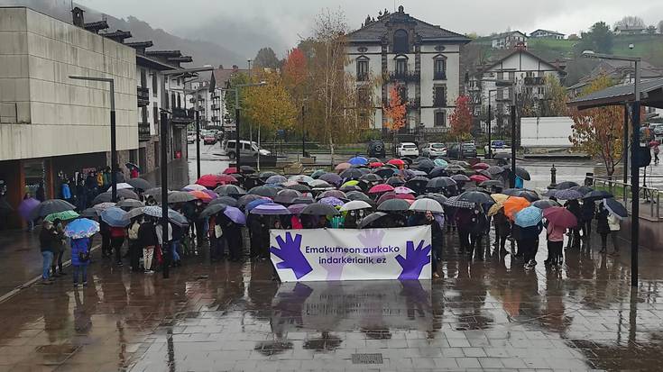 Indarkeria matxistaren kontra elkartu dira Elizondon eguerdian