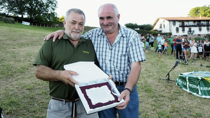 Hil da Felix Irigoien Agerrebere, hainbertze artzain zakur txapelketetan parte hartu zuen artzaina
