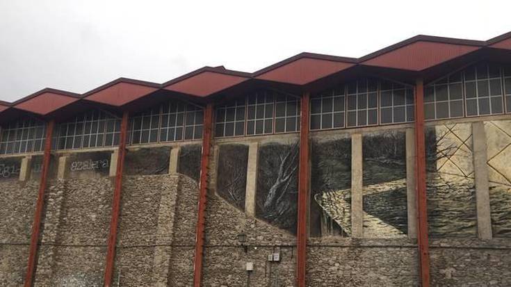 Egia,ur azalera muralaz aritu gara egilearekin