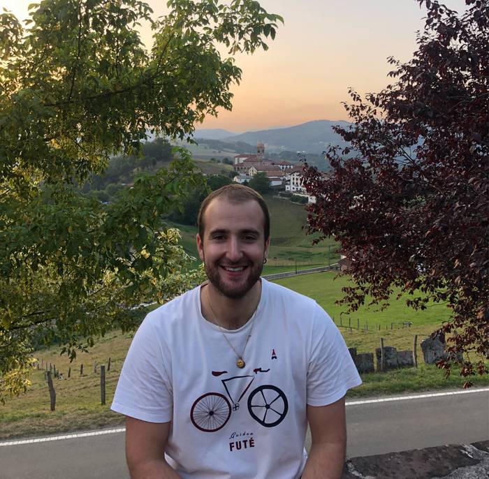 «Bestetan herrian sortzen den giroa berezia da»