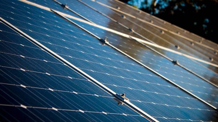 Elektrizitatea autokontsumo partekatuaz aritu ziren Erratzun