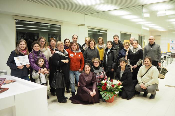 40 urte bete ditu Sonia Lopezek Baztango liburuzain izaten