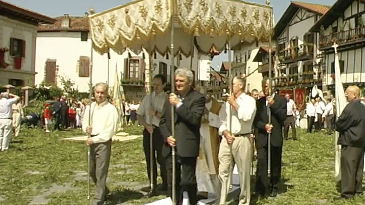 Sunbillako eta Berako Bestaberri eguneko prozesioen irudiak eta azalpenak 2004ko erreportaje honetan