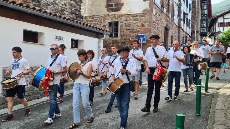 Etxalarko musikarien doinuak biltzeko lanean ari da Altxata elkartea