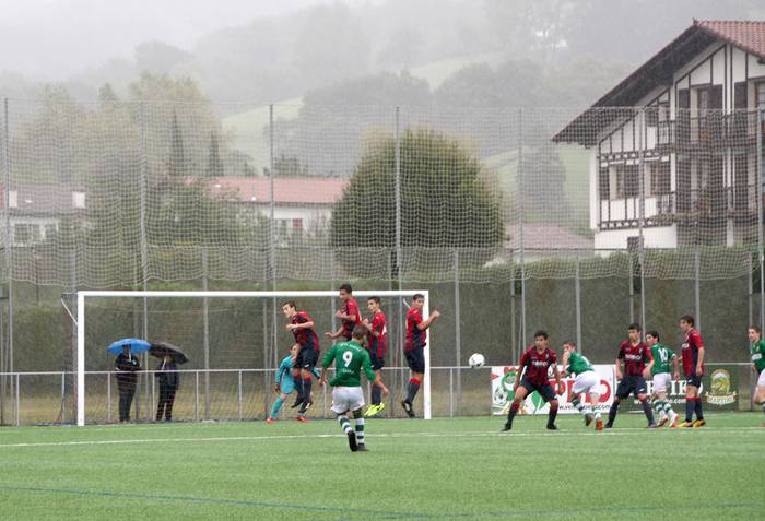 Denboraldiko lehen futbol derbia irabazi dio Beti Gaztek Gure Txokoari kadete mailan