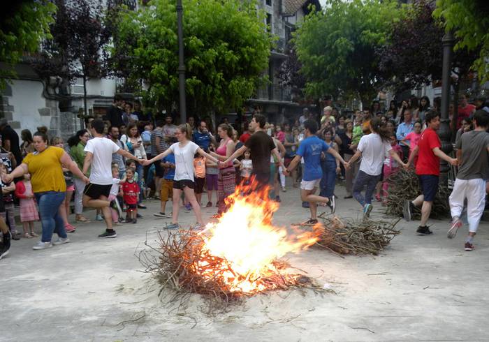 San Juan bezperan hainbat ekitaldi antolatu ditu aurten ere Lesakako Euskara Batzordeak