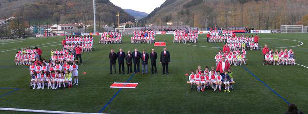 Doneztebek futbol zelai berria inauguratu zuen abenduaren 8an