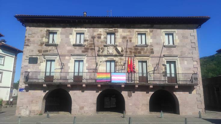 Baztango Ernaik eta Iñarrosik LGTBI+ harrotasunaren harira mobilizazioa eginen dute bihar Elizondon
