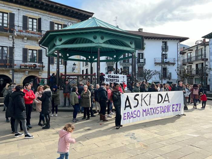 Emakumeek besta libre egiteko eskubidea aldarrikatu dute Lesakan