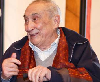 Joxe Mari Apezetxea margolari erratzuarra hil da 90 urterekin