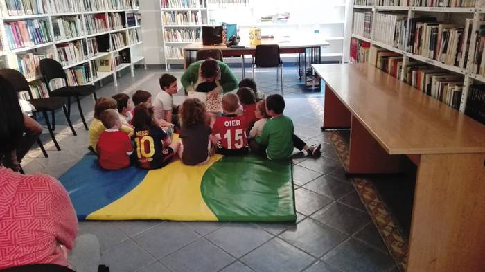 Doneztebeko Ipuin Txokoa berriz ere liburutegian zuzenean eskainiko dute