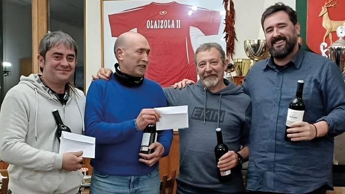 Patxi Bakerok eta Esteban Arozenak irabazi dute Umore Onak antolatutako mus txapelketa