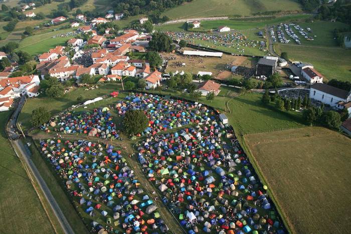 Euskal Herria Zuzenean (EHZ) jaialdirako hiru eguneko sarrera bikoitza zozketatuko du Ttipi-Ttapak