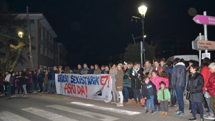 Beran jendetza bildu da emakume batek jasandako jazarpena salatzera