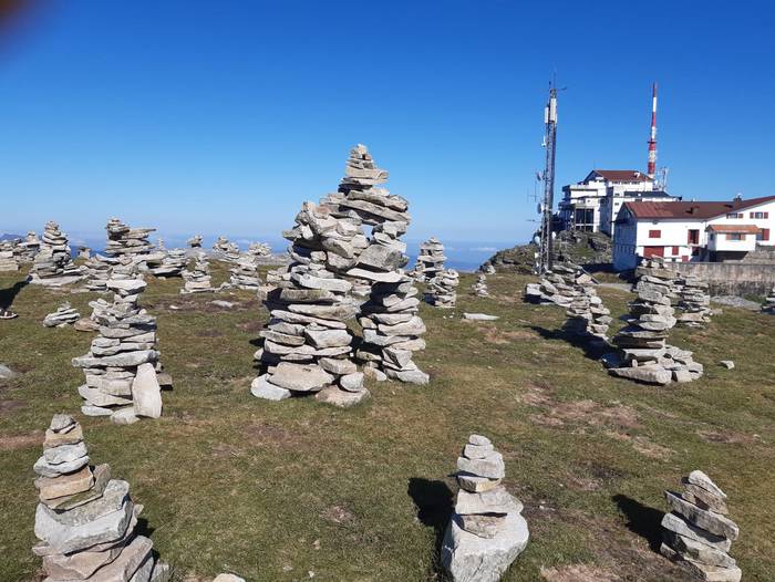 Larunen harri-pilarik ez egiteko eskatu die Berako Udalak bisitariei