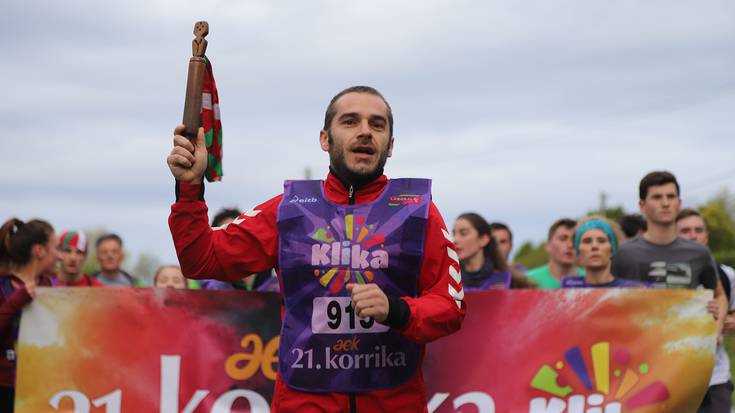 Irune Ariztegik, Maixus Altzugurenek, Leire Mitxelenak, Francisca Dagerrek eta Joseba Pikabeak irabazi dute Korrikako zozketako saria