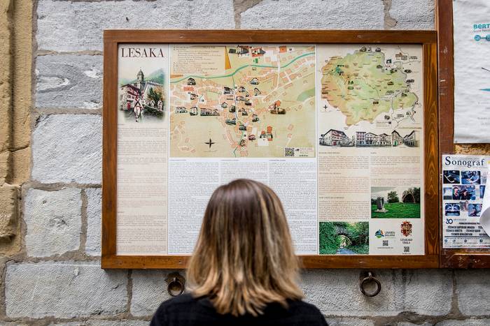 1.465 bisitari hartu ditu Lesakako turismo bulegoak udan